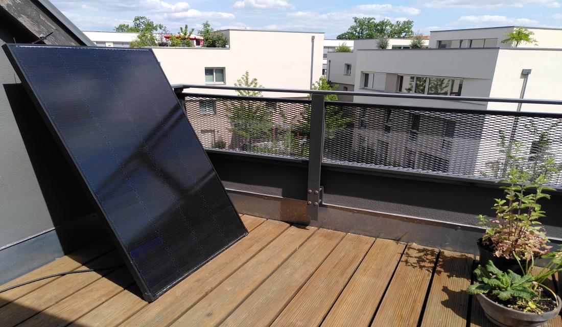 Stecker Solargerät_2_(c)_Joshua Jahn_VZB