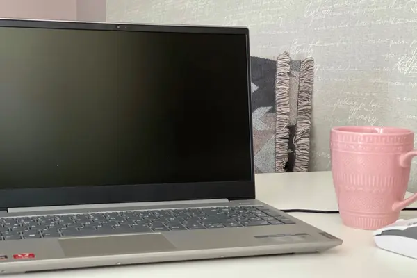 Laptop im Homeoffice