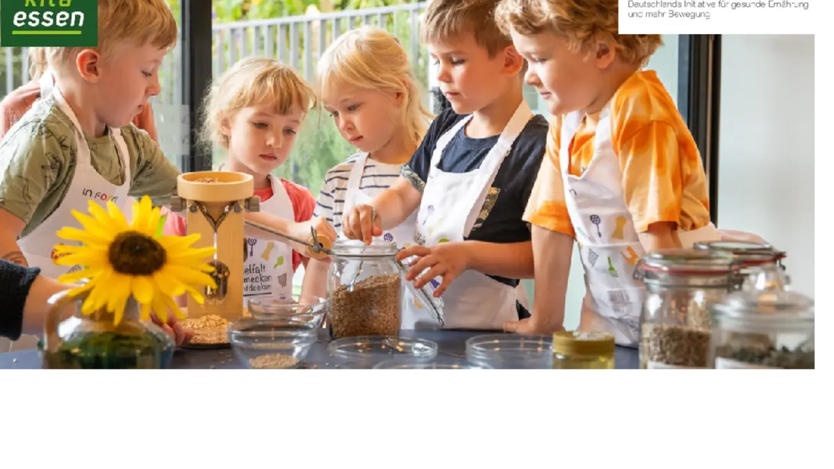 Kinder beim kochen