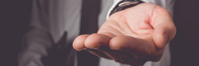 Ausgestreckte Hand will etwas haben