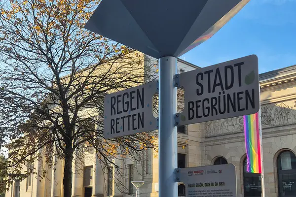 Ausstellung "Regen retten - Stadt begrünen" auf dem Geschwister-Scholl-Platz