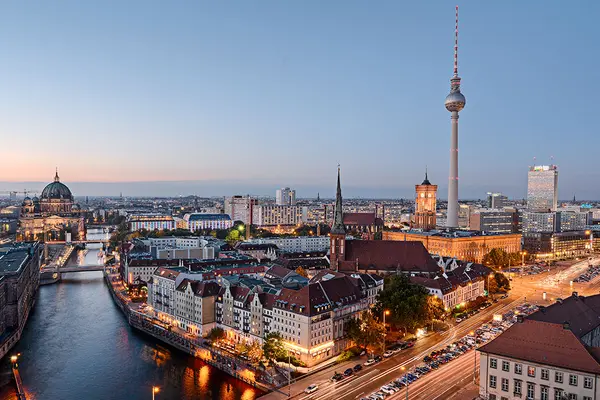 Blick auf Rotes Rathaus, Berliner Dom und Fernsehturm