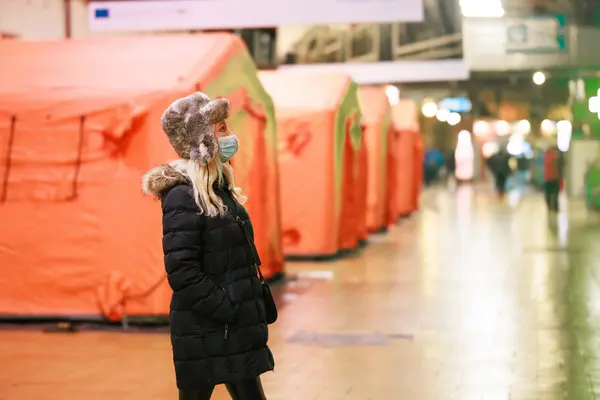 Ukrainische Frau in Flüchtlingslager