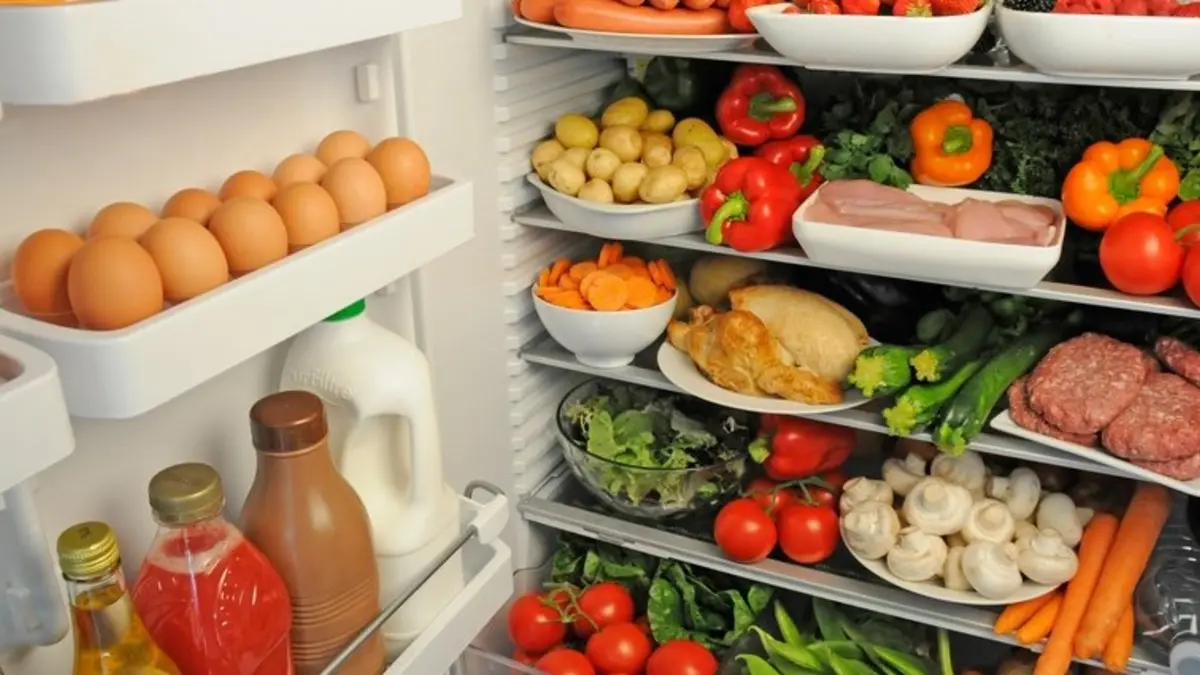 Voller Kühlschrank