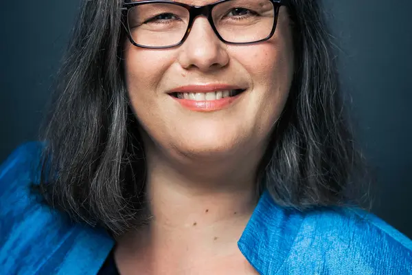 Dr Annabel Oelmann