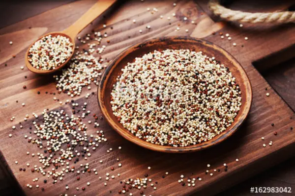 Eine Schale mit Quinoa.