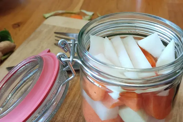 Gemüssticks in einem Einmachglas