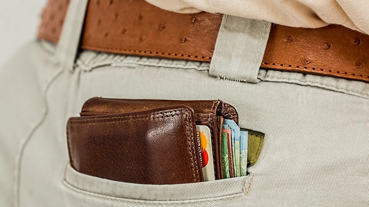 Portemonnaie in einer Hosentasche