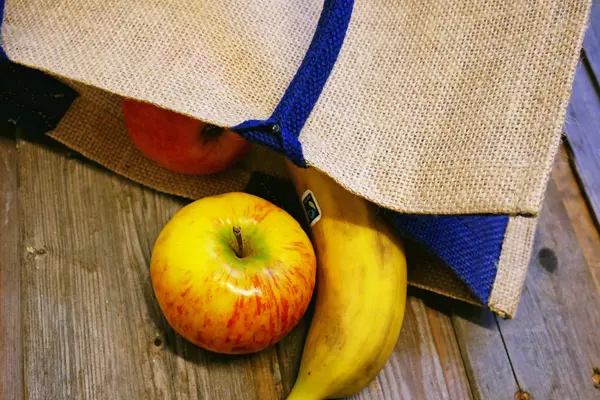 Jutebeutel mit Obst