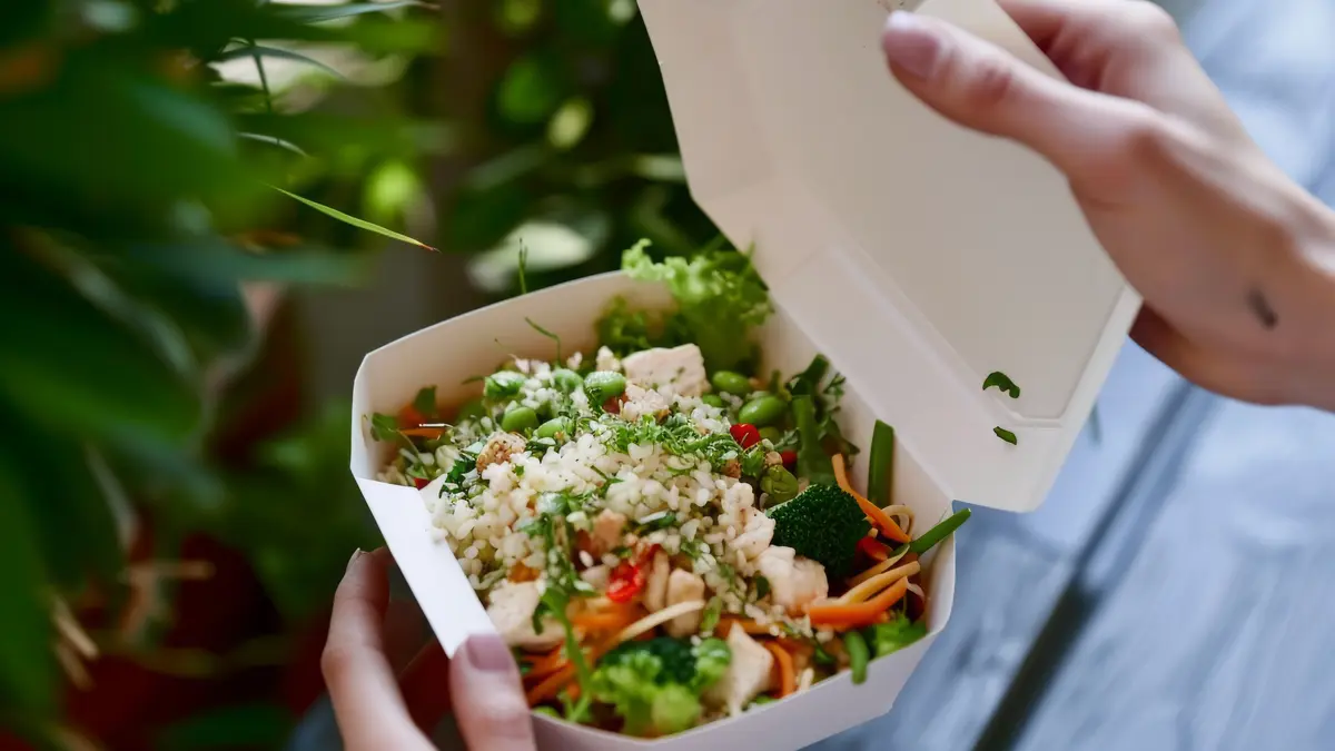 Eine Mahlzeit in einer to-go-Box