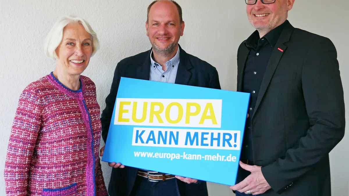 VZSH-Vorstand Stefan Bock, CDU-Kandidat Niclas Herbst, stellvertretender VZSH-Vorstand Margrit Hintz (von rechts). Foto: VZSH