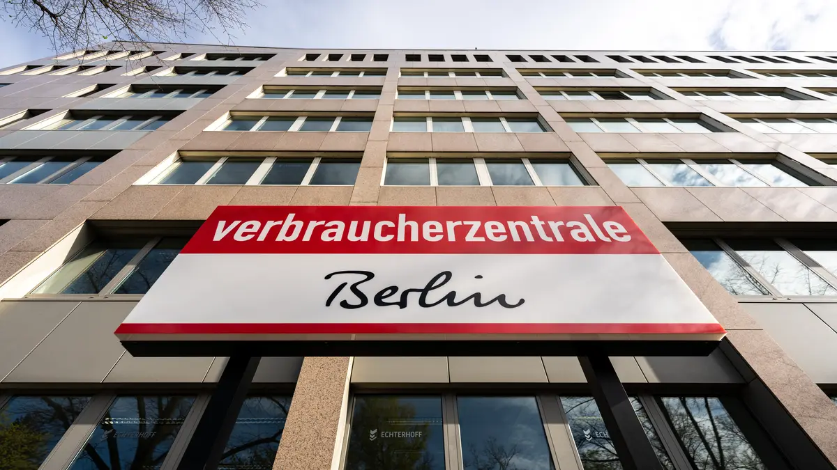 Leuchtschild der Verbraucherzentrale Berlin