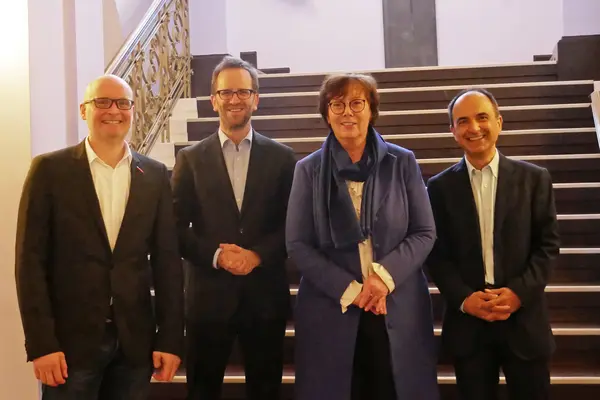 Verbraucherschutzministerin Sütterlin-Waack mit vzbv-Vorstand Klaus Müller, vzsh-Vorstand Stefan Bock und Raju Sharma, Abteilungsleiter im Verbraucherschutzministerium