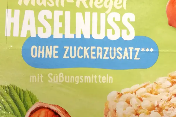 Müsli-Riegel-Verpackung mit der Aufschrift "Ohne Zuckerzusatz"