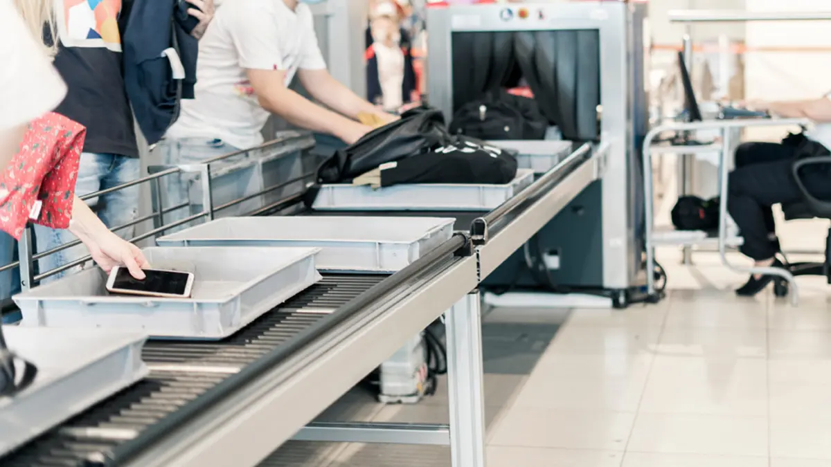 Kontrollen an einem Flughafen