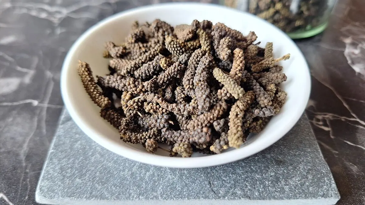Schokoladenpfeffer in einer weißen Schüssel