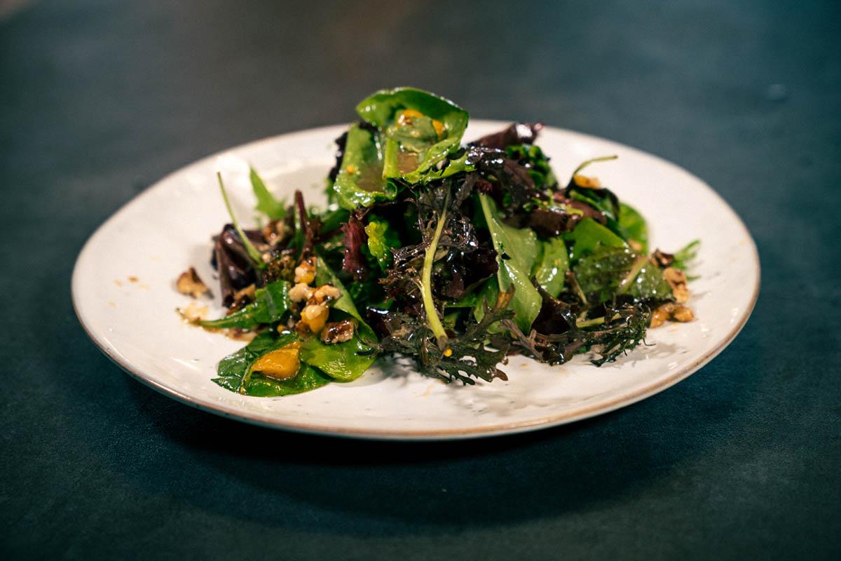 Feldsalat mit Orangen und Walnüssen