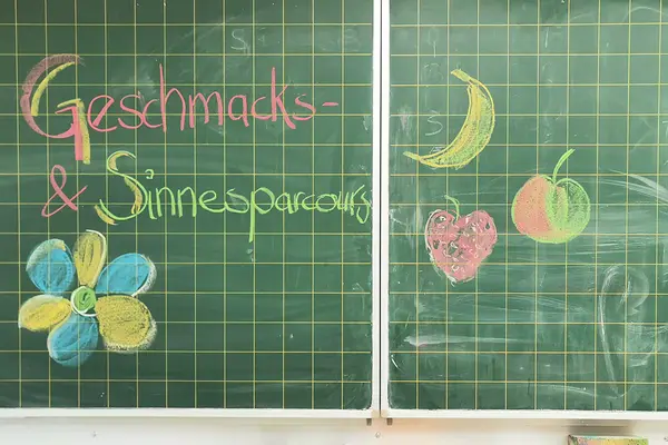 Schultafel mit Aufschrift