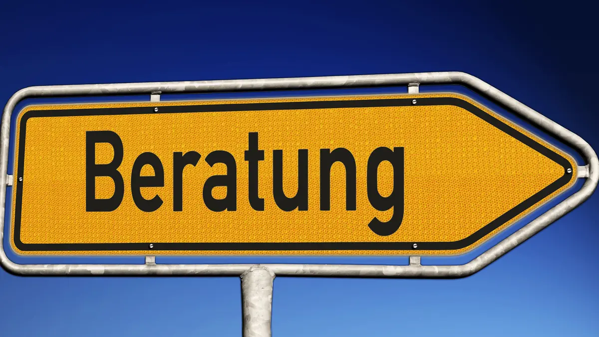 Straßenschild Beratung KVF Verbraucherforschung Fotolia kamasigns