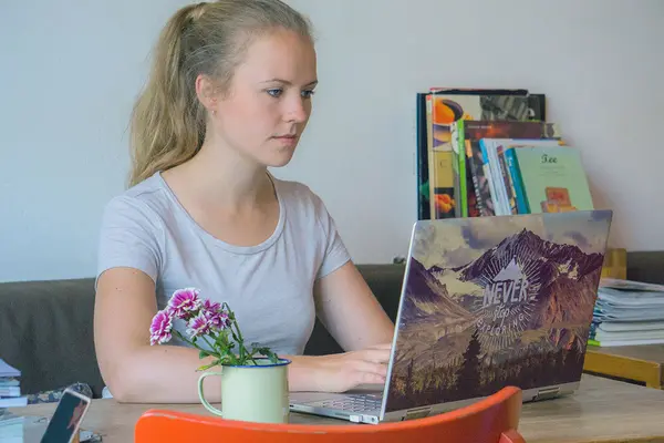 Surfen, telefonieren, fernsehen - ein Tarifvergleich vor Vertragsabschluss lohnt sich.