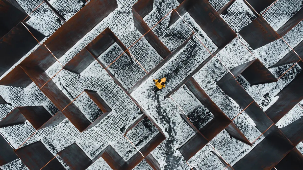 Mensch in einem Labyrinth