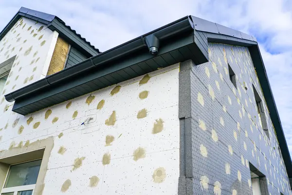 Hausfassade mit Wärmedämmung