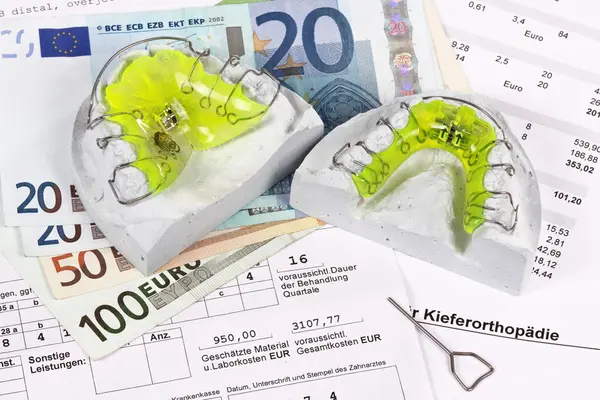 Zahnspangen und Geld