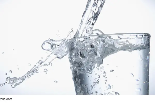 Wasser im Glas