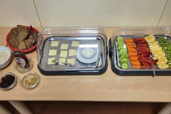 Frühstückbuffet in der Kita am Kohlweg, Messel
