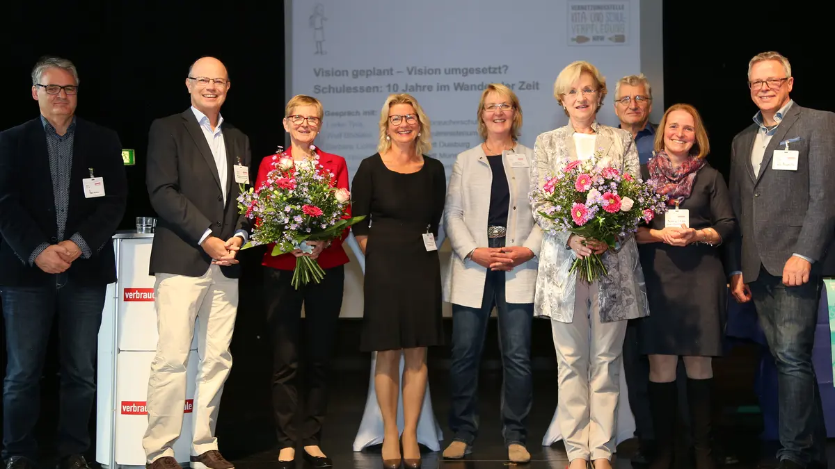 Gruppenfoto mit Akteuren der 8. Jahrestagung