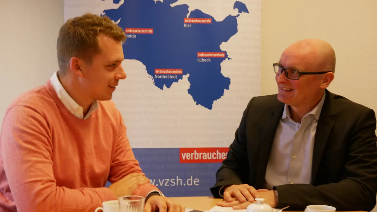 Joschka Knuth, Landtagsabgeordneter der Grünen und Stefan Bock, Vorstand der VZSH