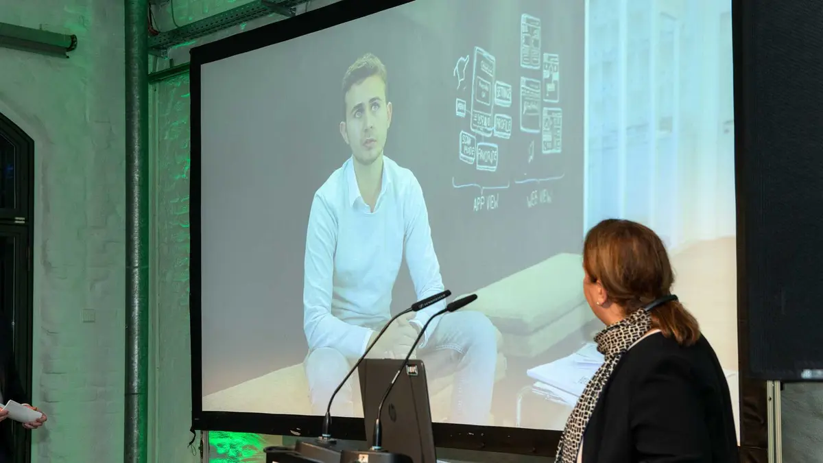 In kurzen Videos stellten die Studierenden selbst ihre innovativen Ideen vor, …