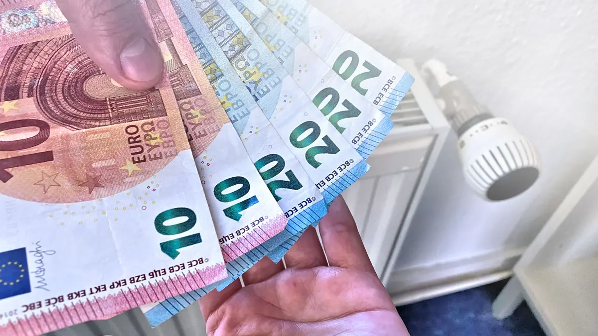 Geld vor Heizung