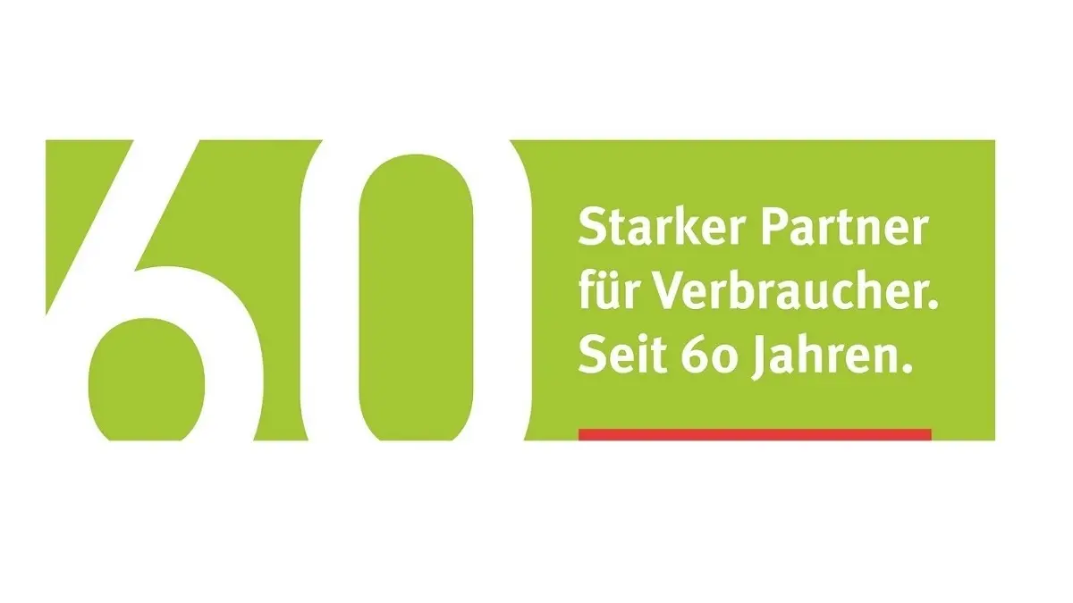 Ein weißes Logo auf hellgrünem Untergrund.