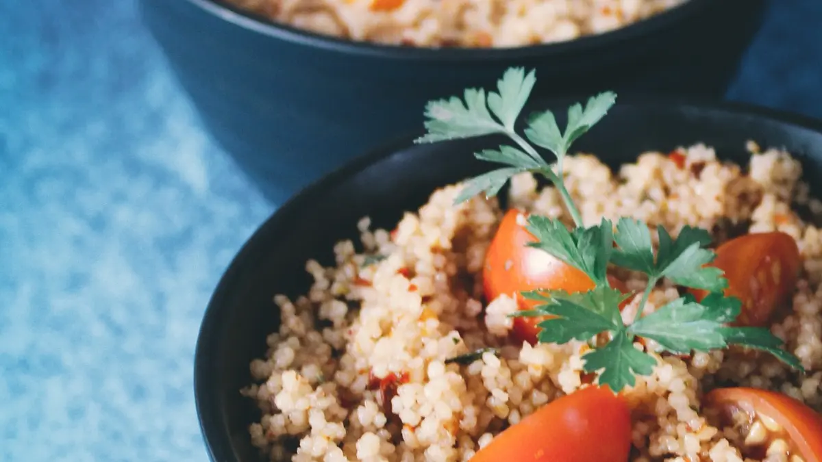 Schale mit Couscous-Salat