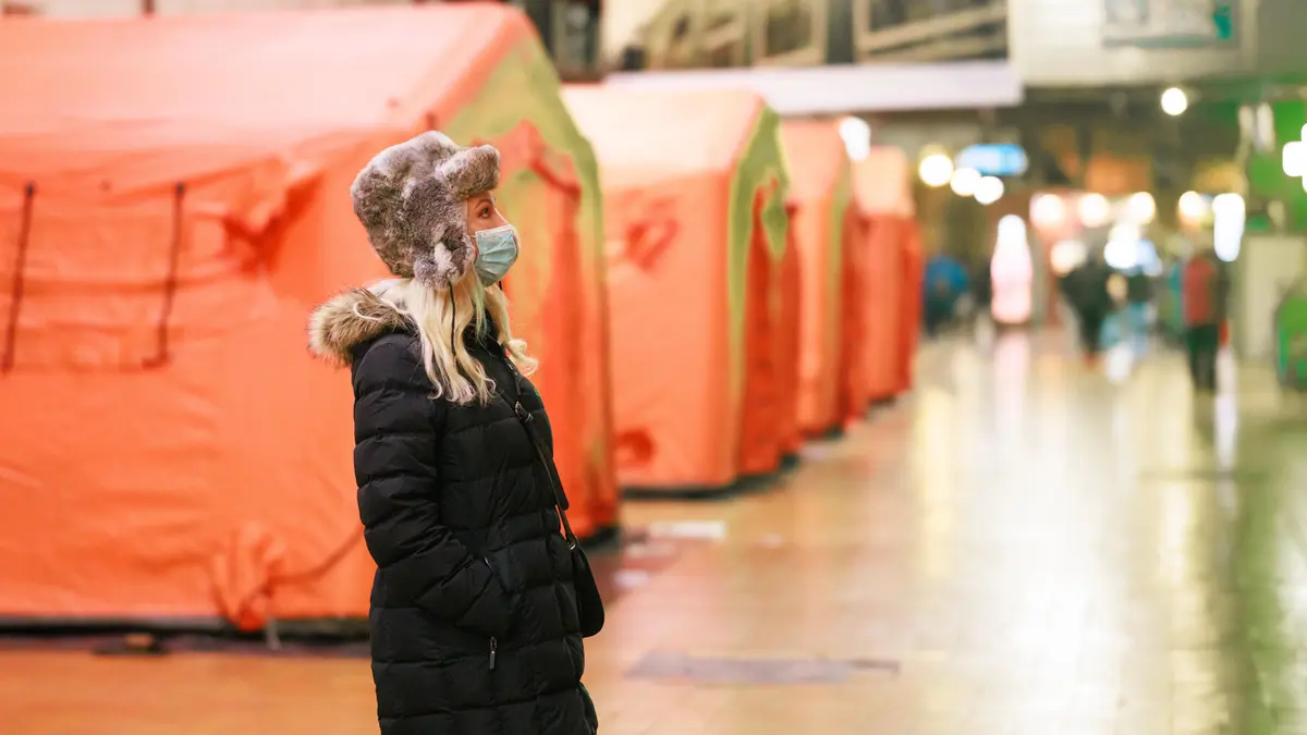 Ukrainische Frau in Flüchtlingslager