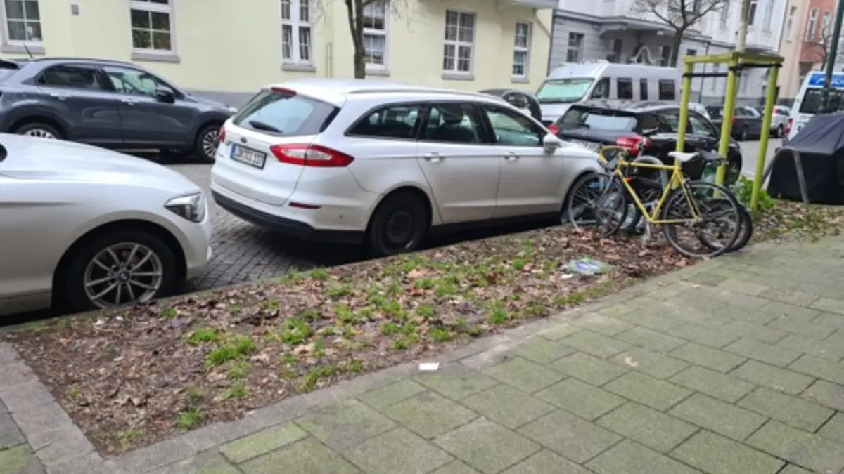 Trostlose Grünflächen im Wohngebiet