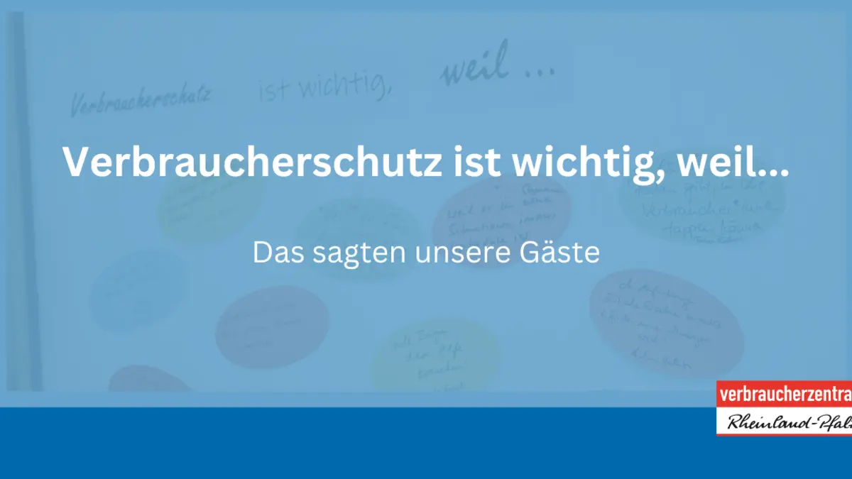 Eine blaue Folie mit einem Zitat in weißer Schrift.