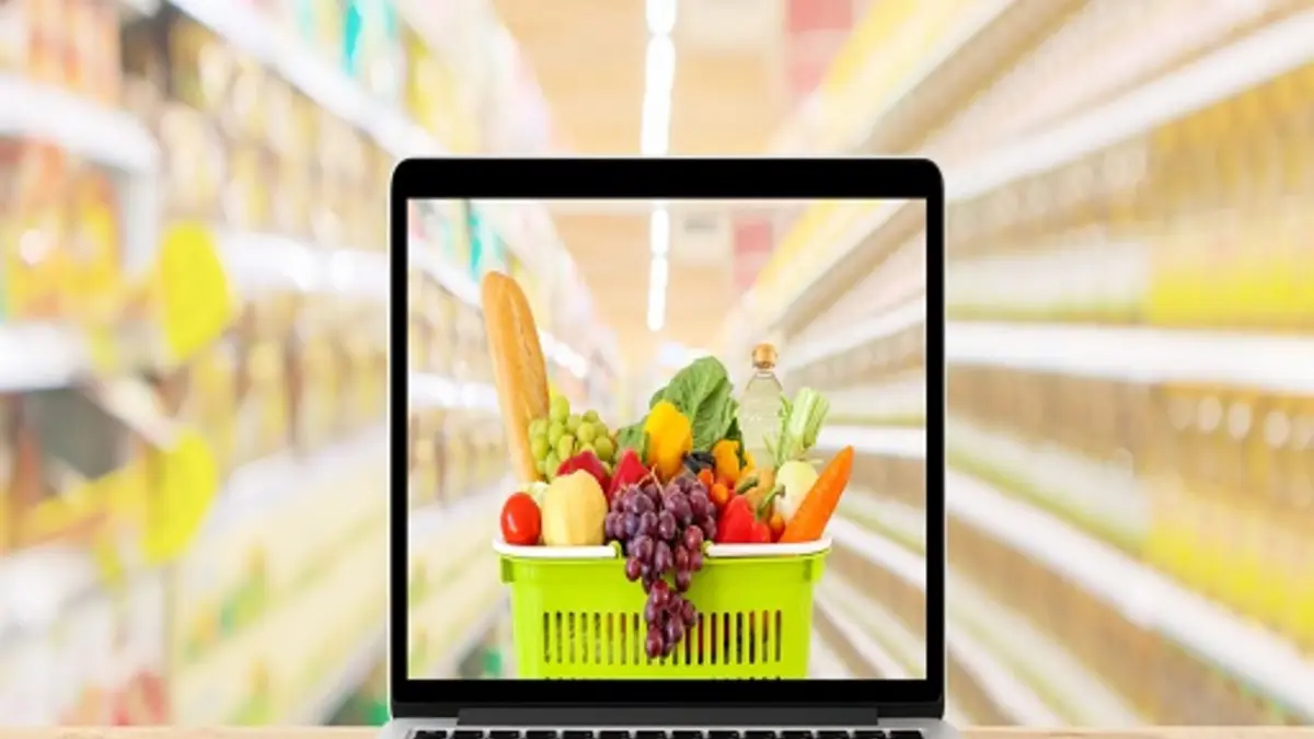 Laptop mit Obstkorb