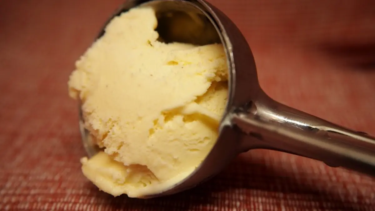 Eislöffel mit Vanilleeis
