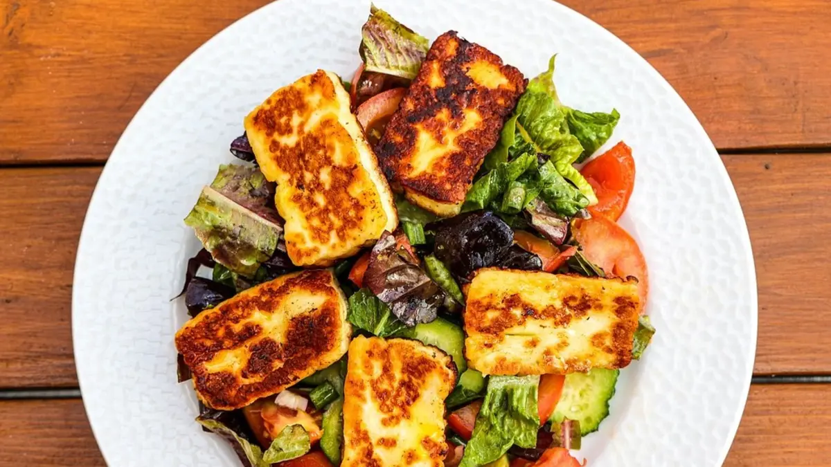 Salat mit gegrillten Halloumi