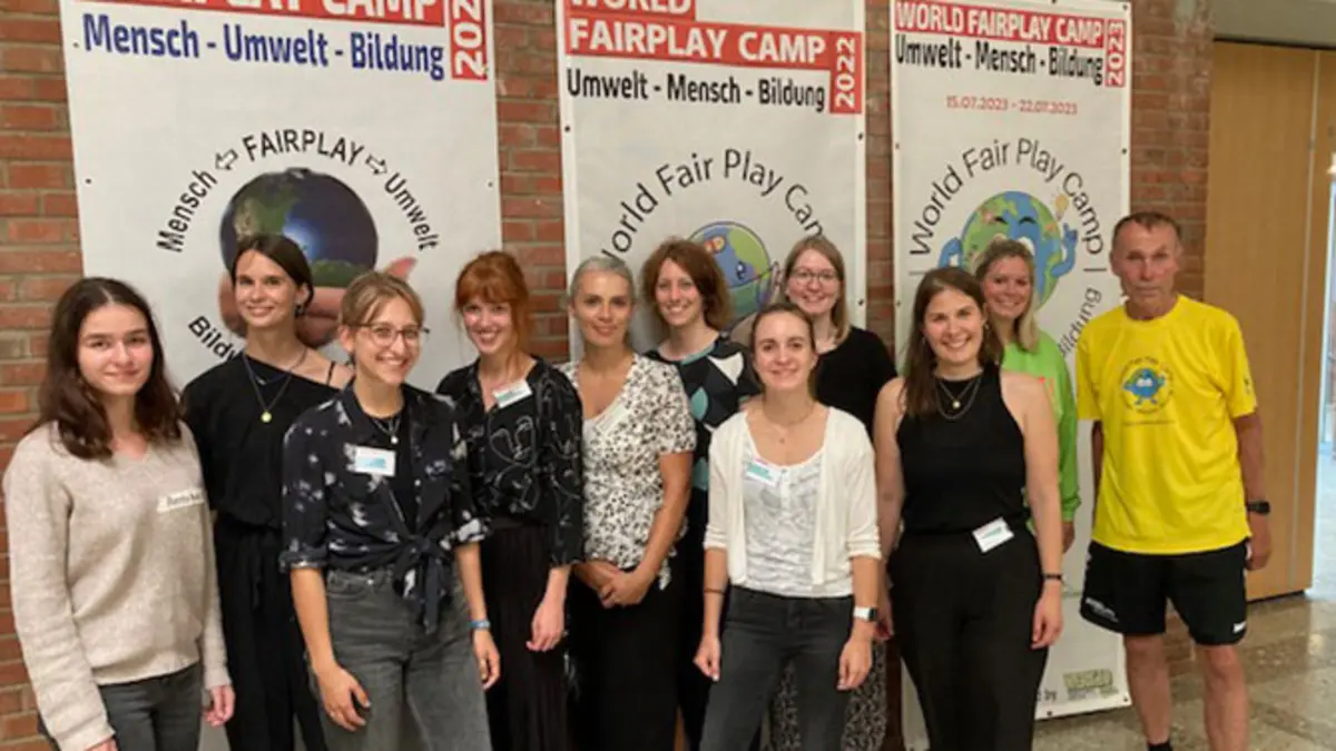 v.r. Herbert Ehlen, Organisator des Camps, Jennifer Meuren, Bürgermeisterin von Blankenheim und das Team vom Projekt MehrWertRevier