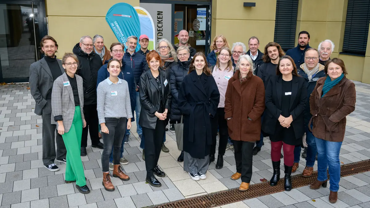 Gruppenbild vom ersten Reviergespräch in Düren