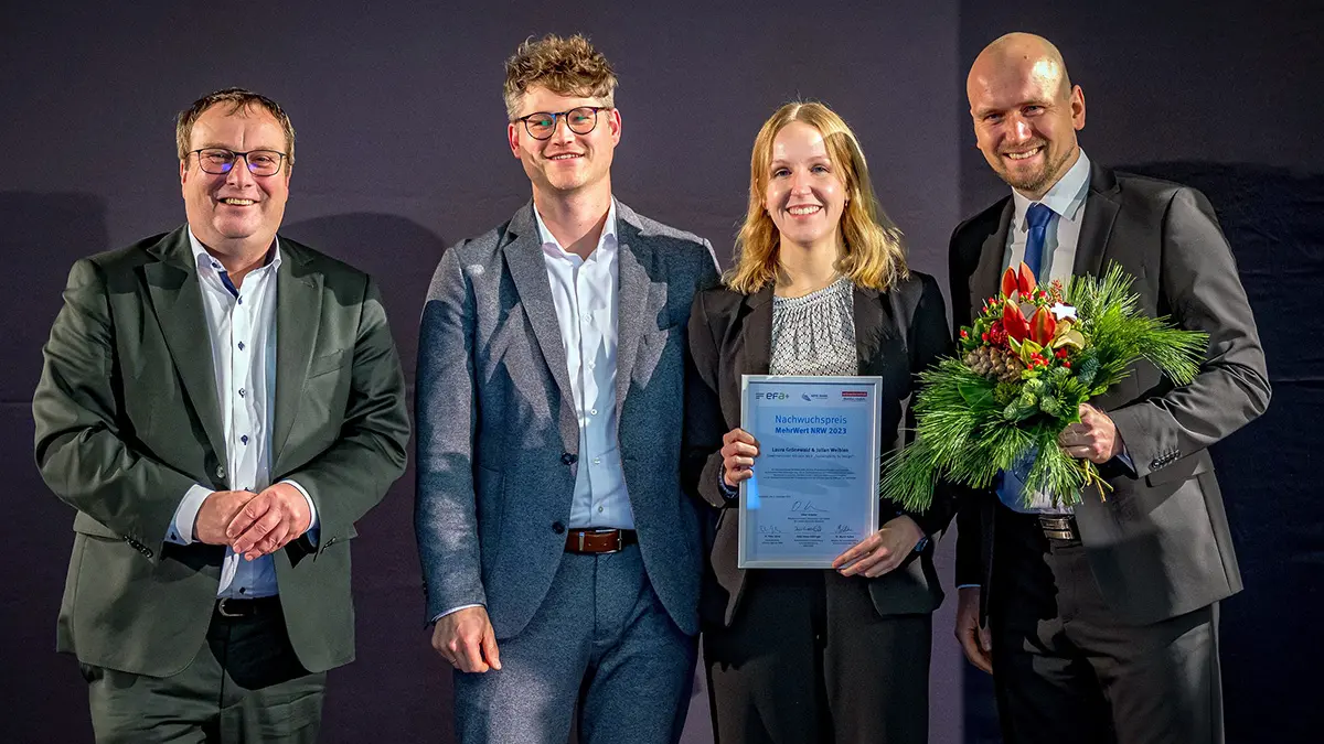Preisträger mit Gratulanten