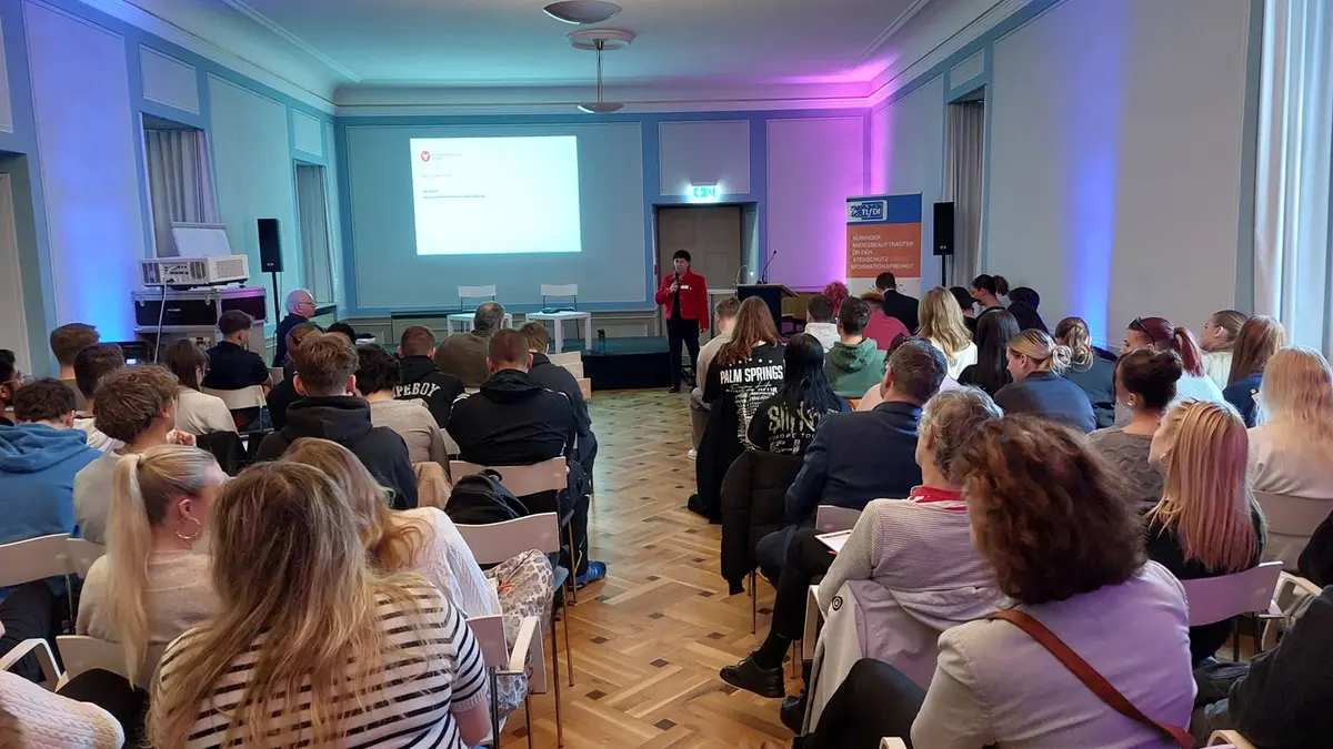 Ein voller Saal im Kultur-Haus Dacheröden zur Veranstaltung "Datenschutz zum Anfassen".