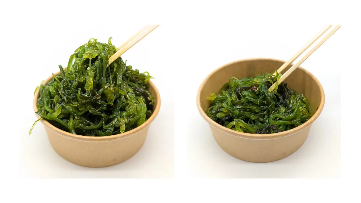 Zwei Schalen mit Wakame-Salat