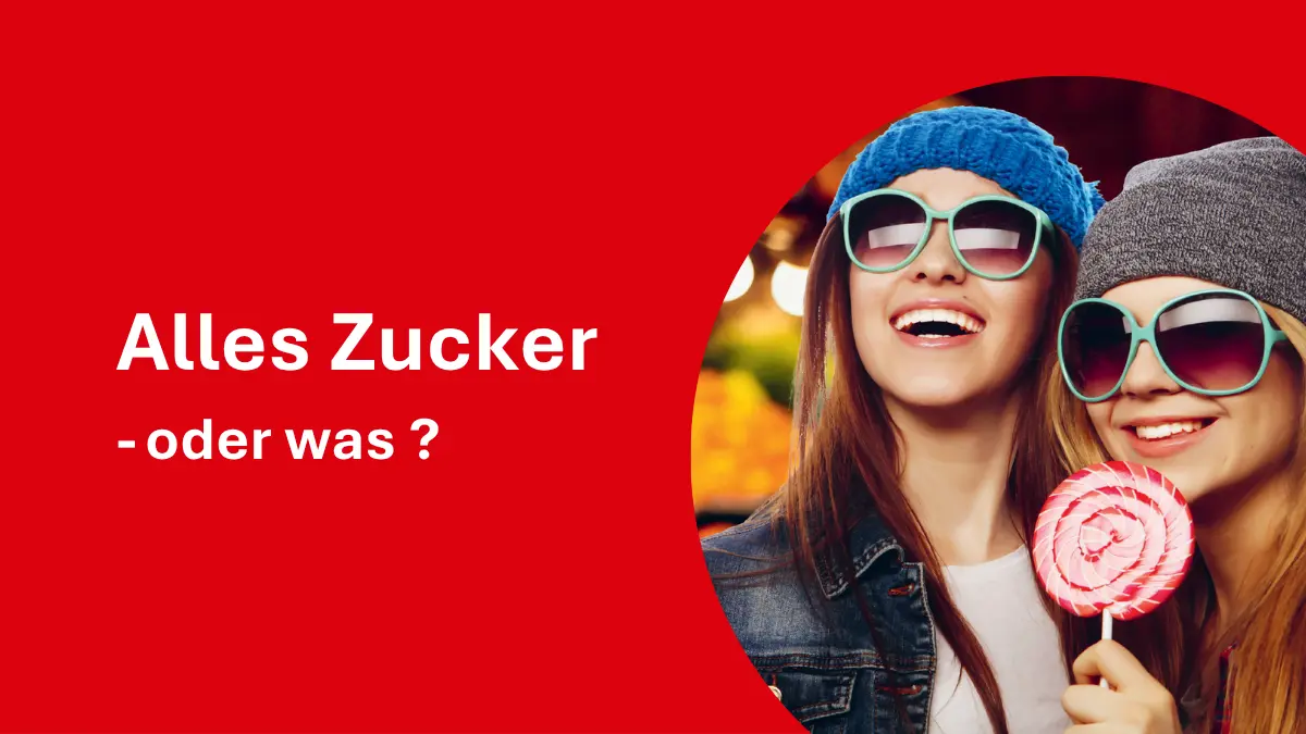 zwei Mädchen lachen und halten einen Lutscher