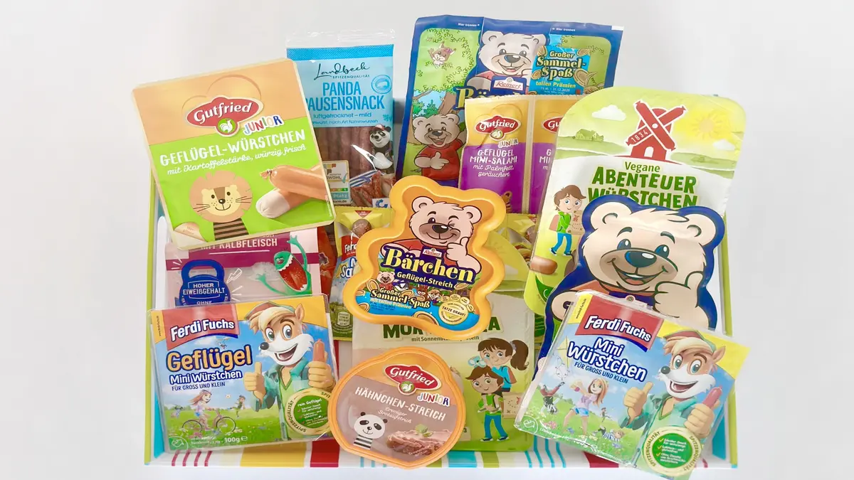 mehrere Kinder-Wurstverpackungen