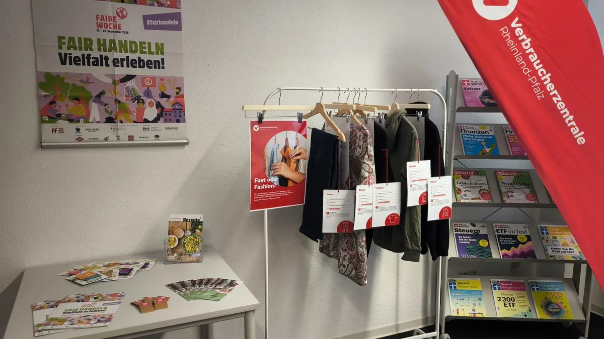 Info-Ecke zum Thema Fair Trade und Faire Kleidung