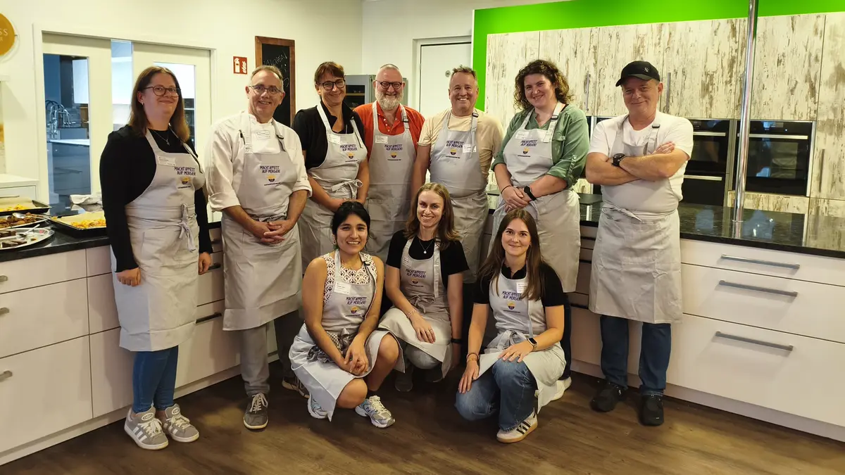 Gruppenfoto des Kochworkshops im Kochatelier Düsseldorf